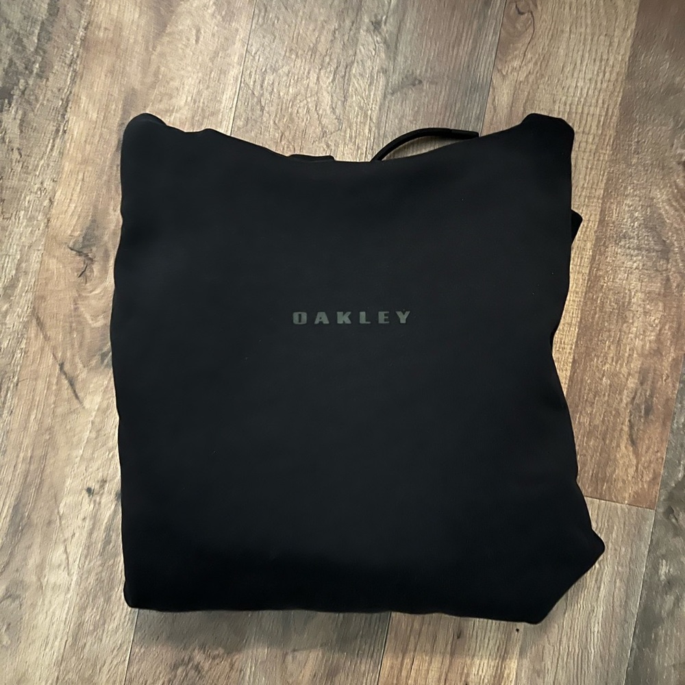 New Oakley hoodie size large